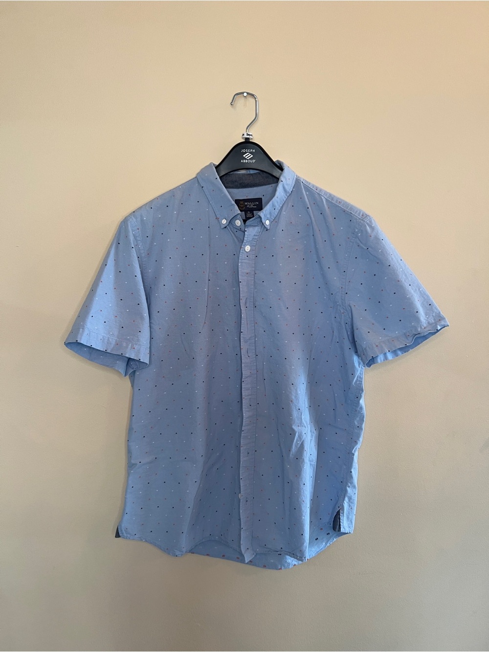 Short-Sleeve Light Blue Button-Down Shirt with Subtle Dot Print